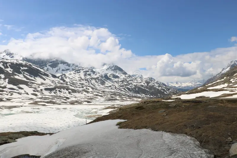 Le Quattro Stagioni del Passo: Quando Andare? Le Quattro Stagioni del Passo: Quando Andare?